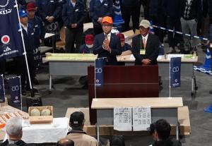 市長が挨拶している画像