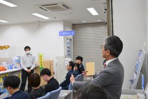 講習会で市長が話をしているところ