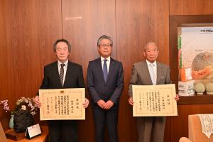 左から松平様、市長、二ノ神様と並んでいる画像