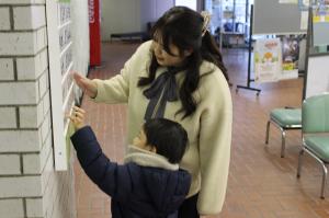 窓口に来た子どもとお話